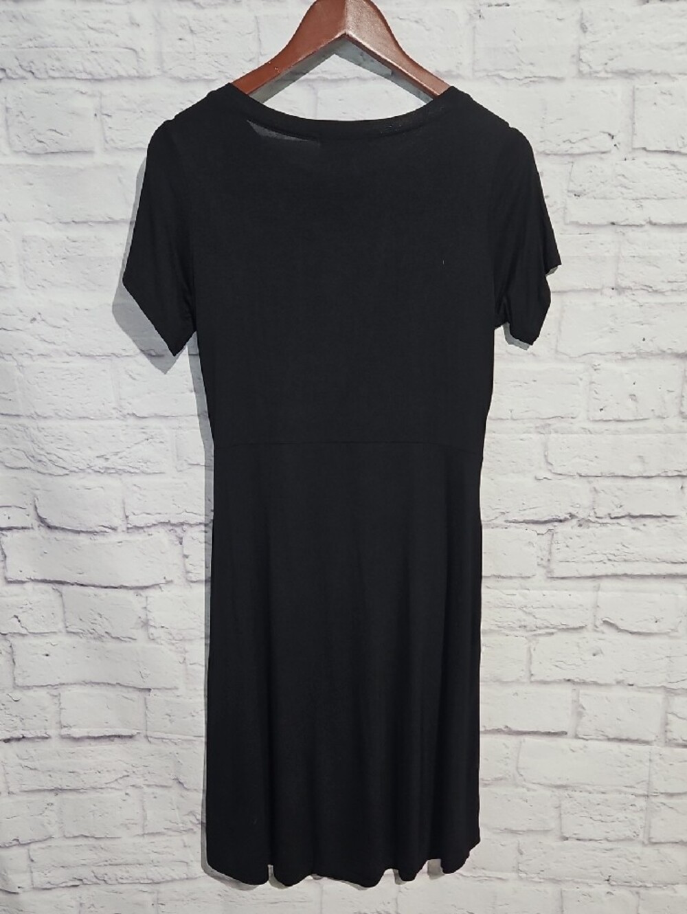 Bearsland Black Nursing-Friendly Midi Dress - Picture 5 of 5